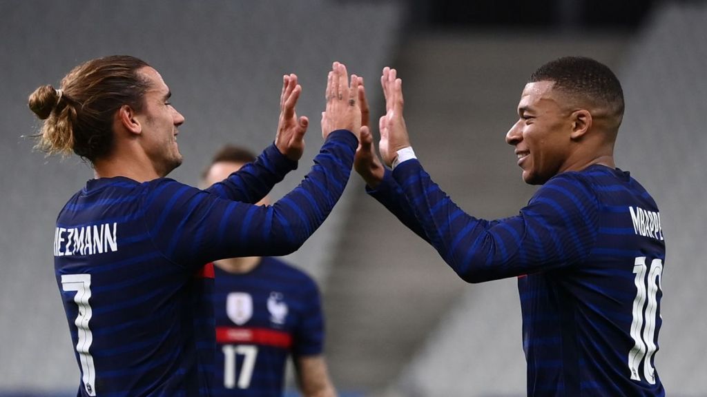 Bebé recién nacido en año nuevo recibió el nombre de Griezmann&nbsp;Mbappé