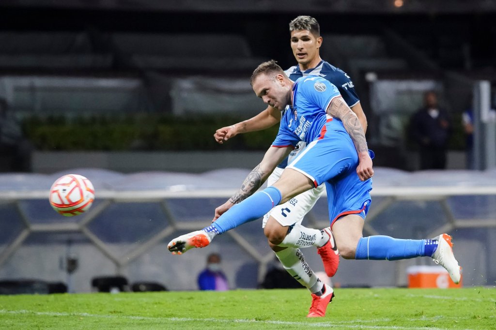 Desalojan aficionados durante el Cruz Azul vs&nbsp;Pachuca