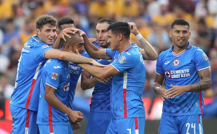 ¡Aguas!  Tiburón al Cruz&nbsp;Azul