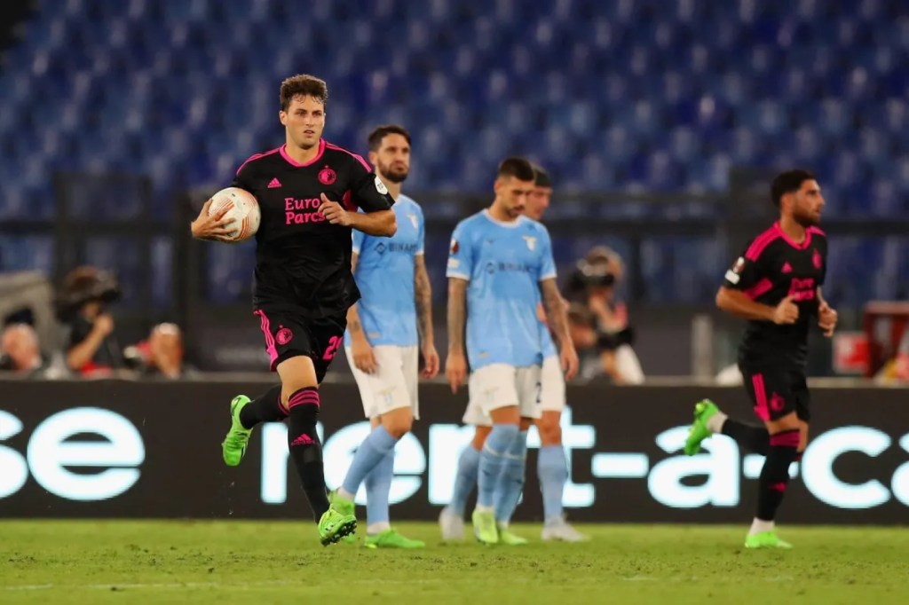 Santiago Giménez criticado por su&nbsp;capitán