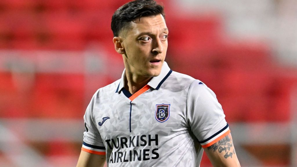 OFICIAL: Mesut Ozil se retira del&nbsp;futbol