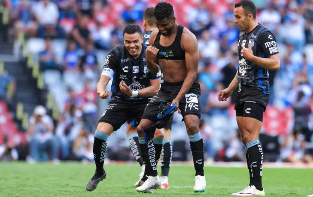 ¡Cruz Azul cae ante gallos en el&nbsp;azteca!