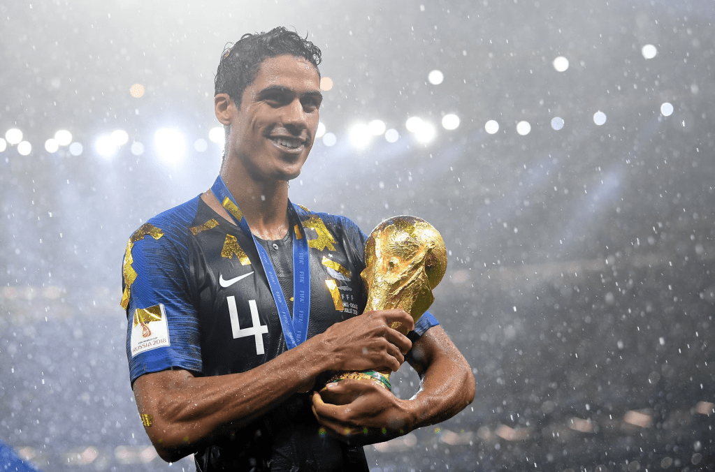 Raphael Varane anuncia su retiro de las&nbsp;canchas