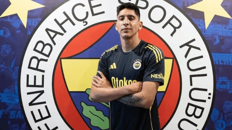 Edson Álvarez llega a Turquía con el&nbsp;Fenerbahce