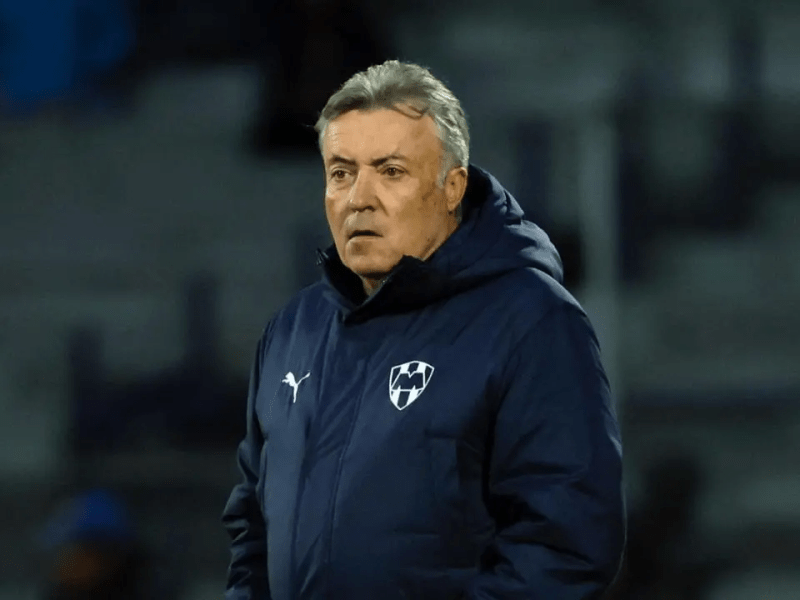 ¡OFICIAL! Domènec Torrent es despedido de&nbsp;Rayados