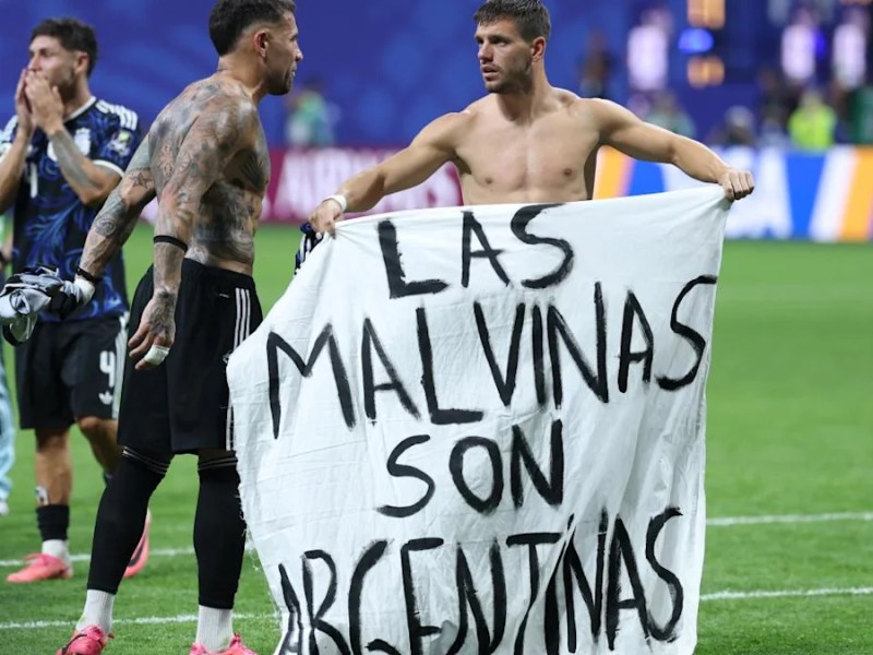 La FIFA abre investigación por la pancarta de las Islas Malvinas al terminar el Inglaterra vs&nbsp;Argentina